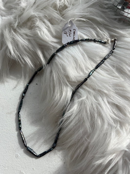 SOPHIE STRINGS PEARLS - THE STICKS BLACK FRESHWATER 18"